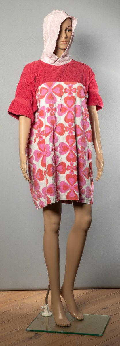 Upcyclet badeponcho 200 kr.